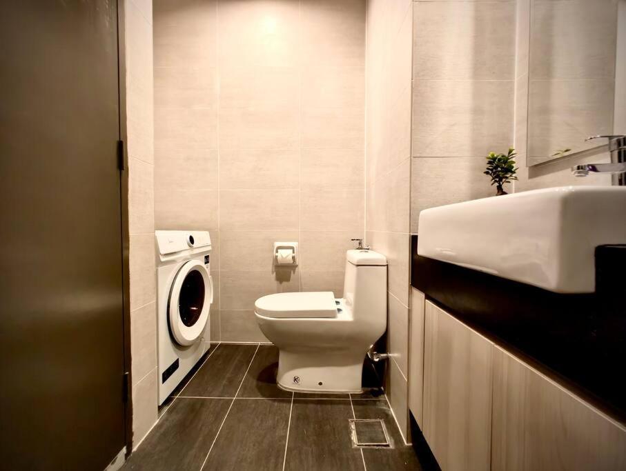 Premium Cozy Near Mid Valley Apartment *