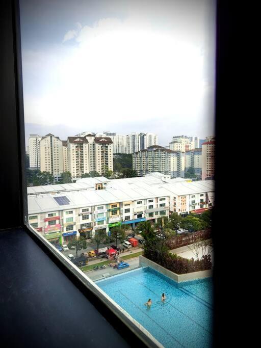 Premium Cozy Near Mid Valley Apartment