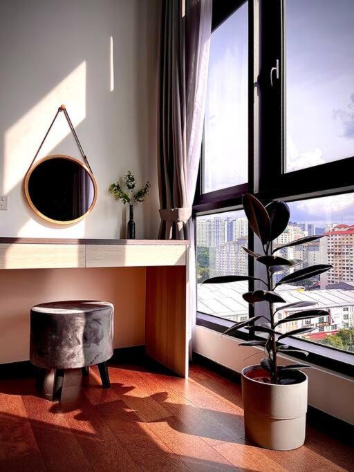 Apartment Premium Cozy Near Mid Valley *