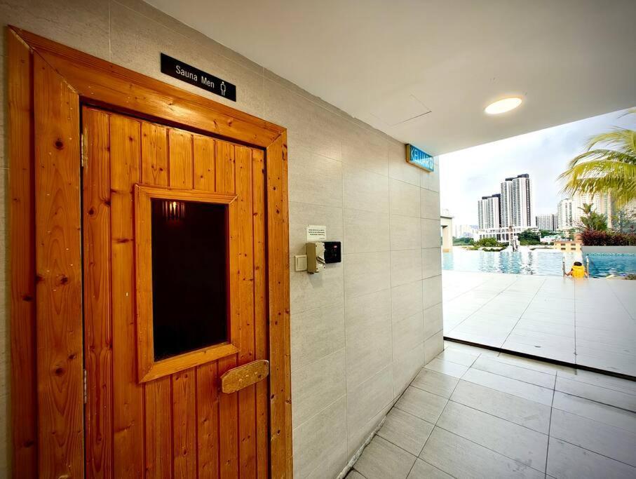 Premium Cozy Near Mid Valley Apartment *