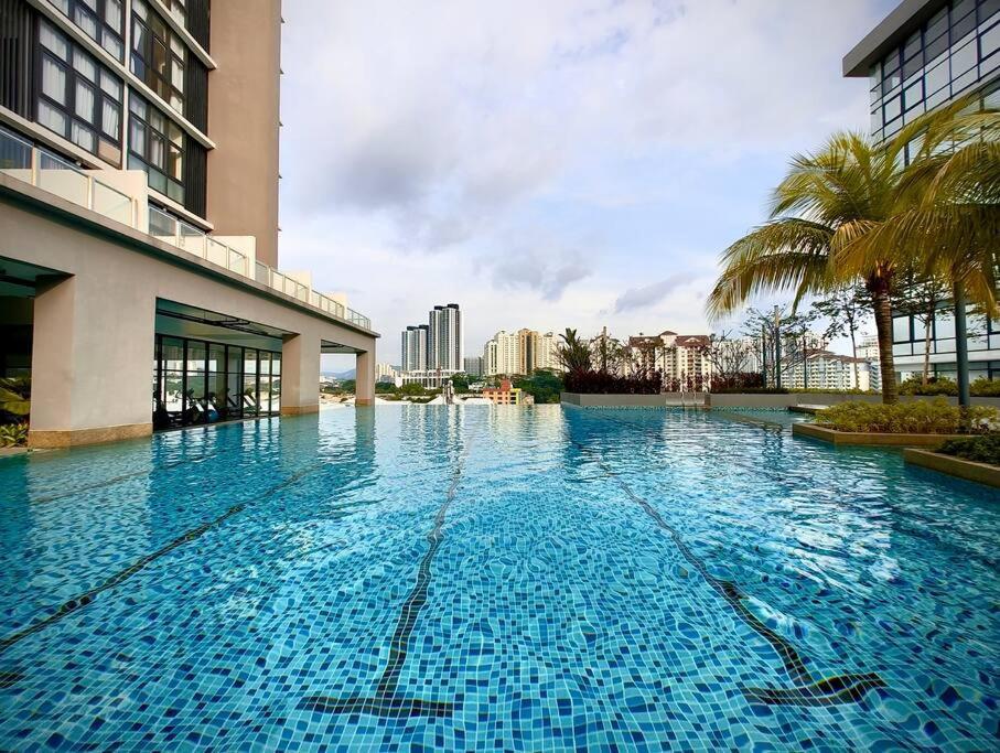 Premium Cozy Near Mid Valley Apartment